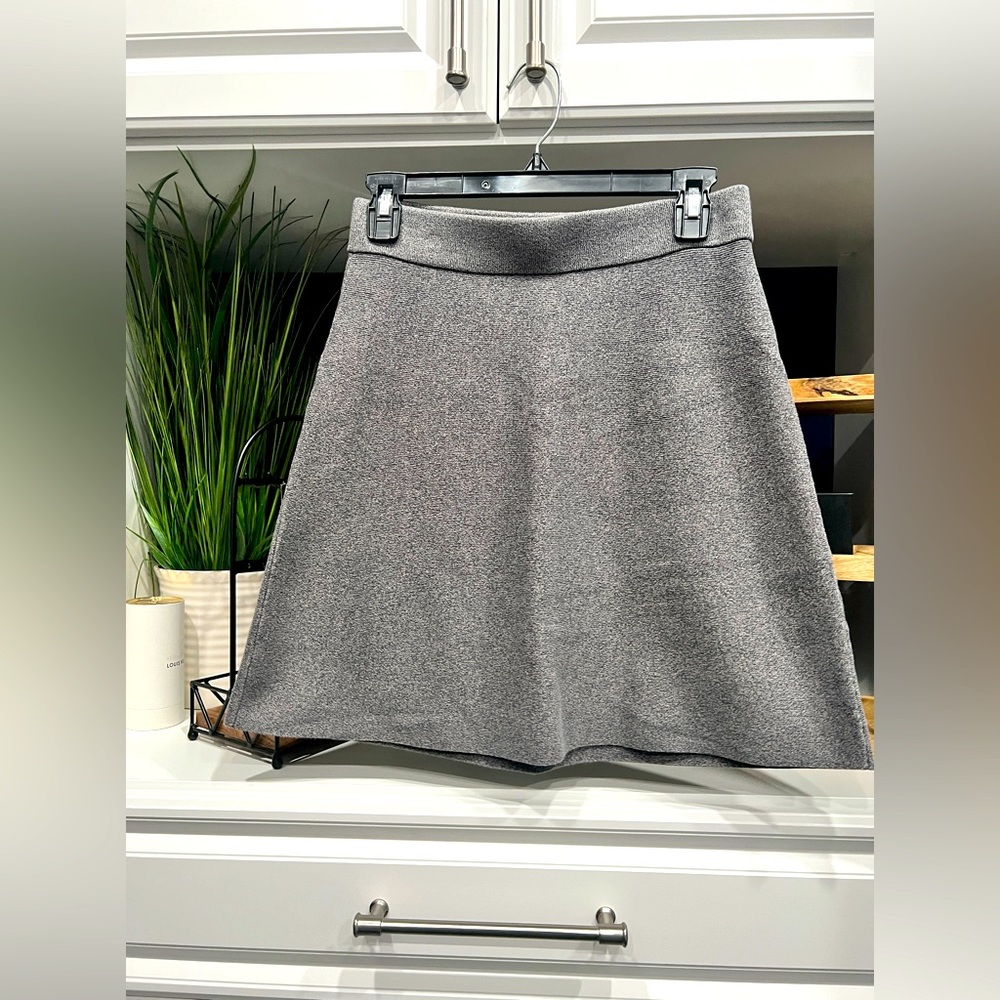 Loft grey stretch waist grey skirt 88% COTTON/ 12% NYLON/ Size S petite